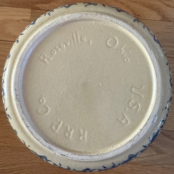 Robinson Ransbottom Pottery Co. Roseville Ohio Pot with Lid 1.5 Qt. Blue Cream - Picture 4 of 13